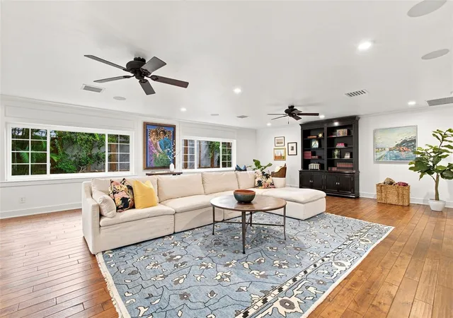 Photo 3 of Single family home for sale at 2807 W Fountain Blvd, Tampa, FL 33609 | MLS# TB8540055 | Listing updated on 2026-10-30
