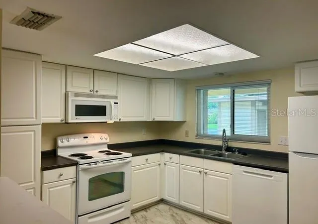 3rd image of 2506 Oakleaf Ln #25B, Clearwater, FL 33763 | MLS# TB8540058