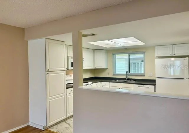 4th image of 2506 Oakleaf Ln #25B, Clearwater, FL 33763 | MLS# TB8540058