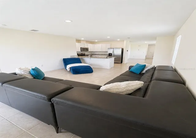 Photo 4 of Single family home for sale at 3648 Sungrove Cir, Sanford, FL 32771 | MLS# B4902339 | Listing updated on 2026-09-24