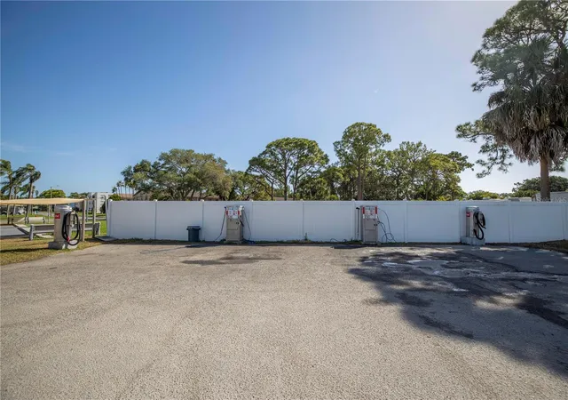 Listing Photo 2 - Condo for sale in building located at 5725 80Th St N, St. Petersburg, FL 33709 - Unit #106
