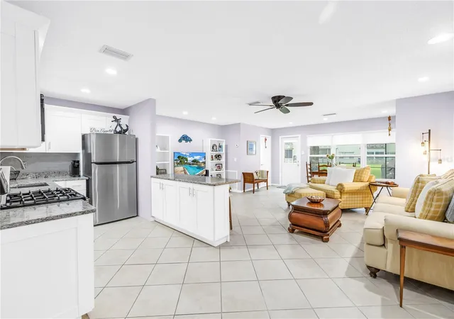 Listing Photo 5 - Condo for sale in building located at 5725 80Th St N, St. Petersburg, FL 33709 - Unit #106