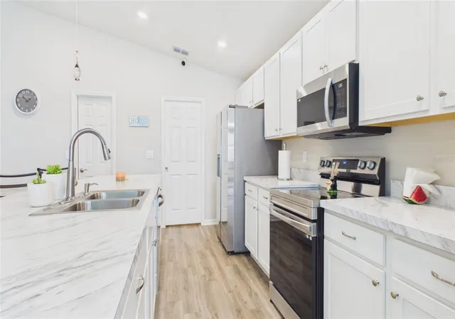 3rd image of 631 Vista View Ln, Lake Wales, FL 33853 | MLS# P4939629