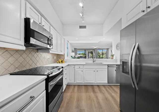 3rd image of 1906 Harbourside Dr #303, Longboat Key, FL 34228 | MLS# A4703351