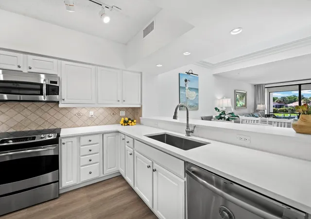 4th image of 1906 Harbourside Dr #303, Longboat Key, FL 34228 | MLS# A4703351