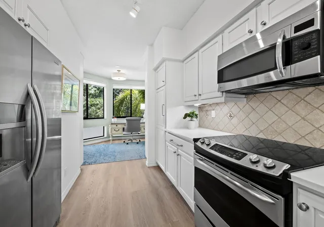 5th image of 1906 Harbourside Dr #303, Longboat Key, FL 34228 | MLS# A4703351