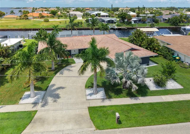 5th image of 4449 Crews Ct, Port Charlotte, FL 33952 | MLS# D6148464