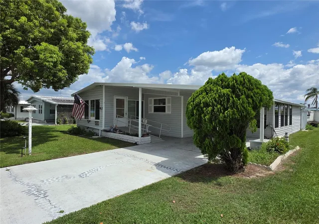 2nd image of 5634 Arrowhead Dr, Zephyrhills, FL 33542 | MLS# TB8540102