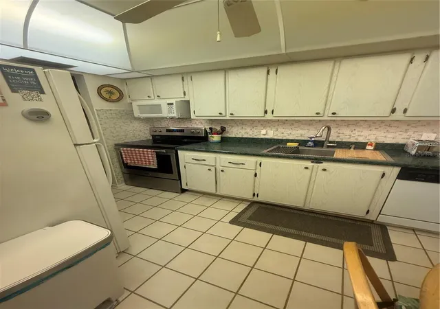Photo 2 of Condo for sale at 2060 Marilyn St #209, Clearwater, FL 33765 | MLS# TB8540110 | Listing updated on 2026-10-02