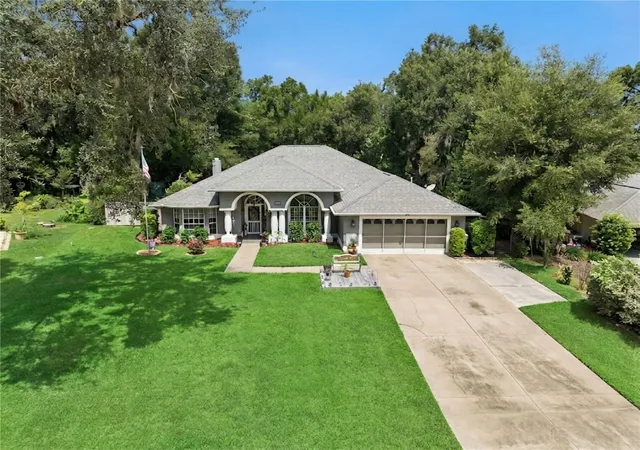Photo 3 of Single family home for sale at 33440 Lake Bend Cir, Leesburg, FL 34788 | MLS# G5116619 | Listing updated on 2026-10-06