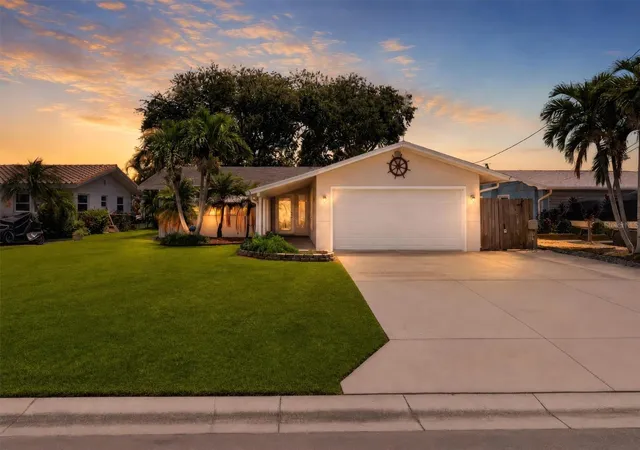 2nd image of 541 Lillian Dr, Madeira Beach, FL 33708 | MLS# TB8540140