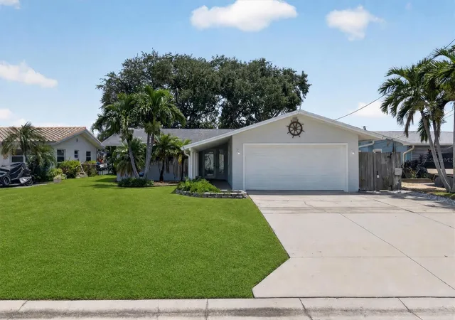 4th image of 541 Lillian Dr, Madeira Beach, FL 33708 | MLS# TB8540140
