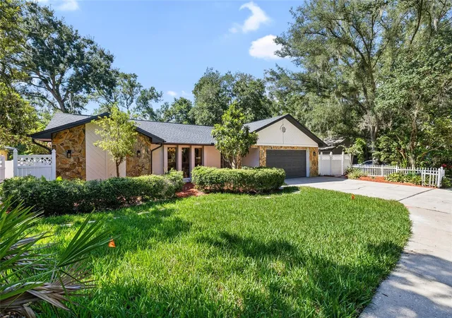 Photo 3 of Single family home for sale at 76 Bay Woods Dr, Safety Harbor, FL 34695 | MLS# TB8540141 | Listing updated on 2026-08-31