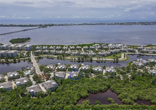 5th image of 311 Sapphire Lake Dr, Bradenton, FL 34209