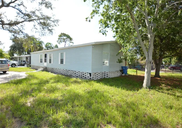 3rd image of 5192 75Th St N, St Petersburg, FL 33709 | MLS# L4964395