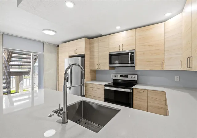 5th image of 4035 S School Ave #C5, Sarasota, FL 34231 | MLS# A4703376