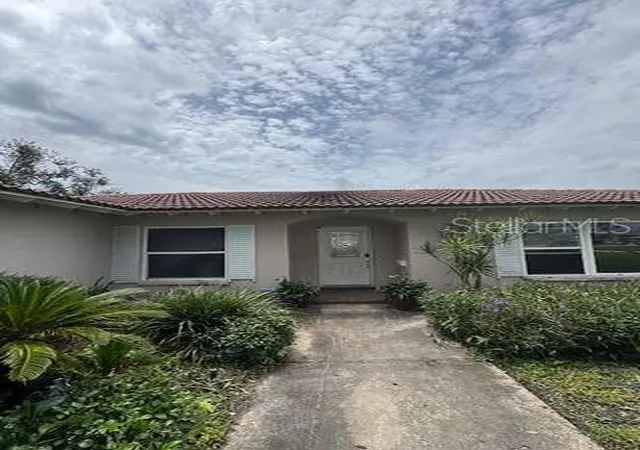 Photo 1 of Single family home for sale at 2014 Tanglewood Wy Ne, St Petersburg, FL 33702 | MLS# TB8540159 | Listing updated on 2026-08-28