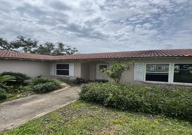 Photo 2 of Single family home for sale at 2014 Tanglewood Wy Ne, St Petersburg, FL 33702 | MLS# TB8540159 | Listing updated on 2026-08-28