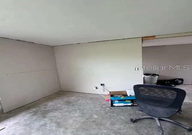 Photo 5 of Single family home for sale at 2014 Tanglewood Wy Ne, St Petersburg, FL 33702 | MLS# TB8540159 | Listing updated on 2026-08-28