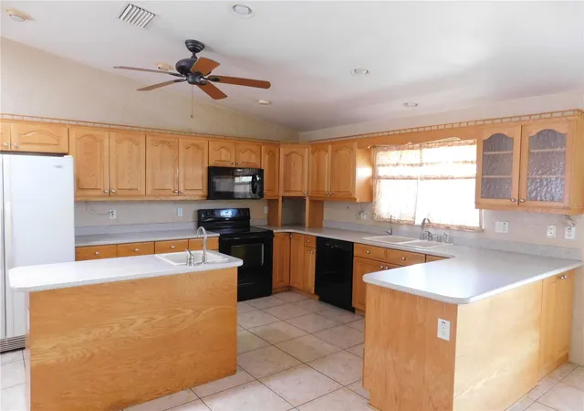 Photo 4 of Single family home for sale at 5430 2nd Avenue N, Saint Petersburg, FL 33710 | MLS# TB8540167 | Listing updated on 2026-10-15