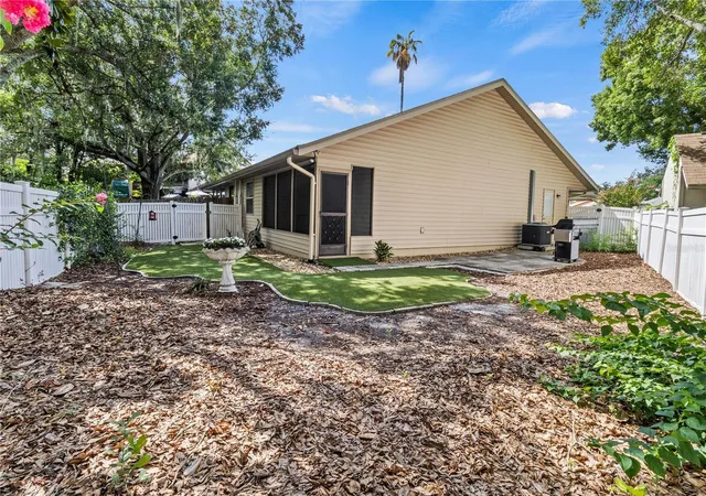 Photo 3 of Multi family home for sale at 503 Market Sq W, Lakeland, FL 33813 | MLS# L4964399 | Listing updated on 2026-09-25