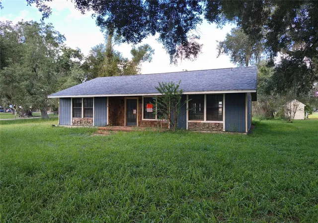 Photo 1 of Single family home for sale at 5125 Lakewood Dr, Dade City, FL 33523 | MLS# TB8540171 | Listing updated on 2026-09-01