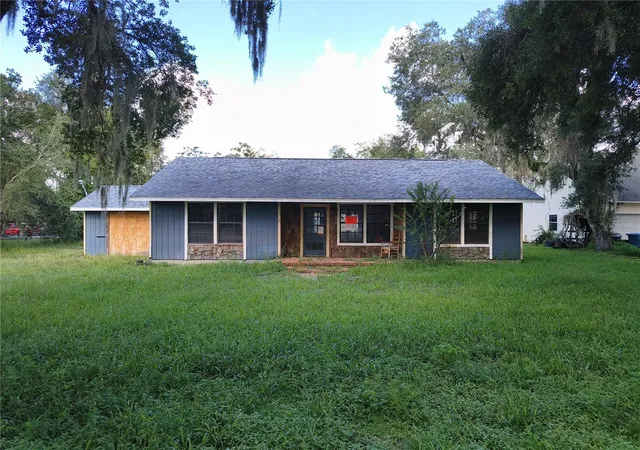 Photo 2 of Single family home for sale at 5125 Lakewood Dr, Dade City, FL 33523 | MLS# TB8540171 | Listing updated on 2026-09-01