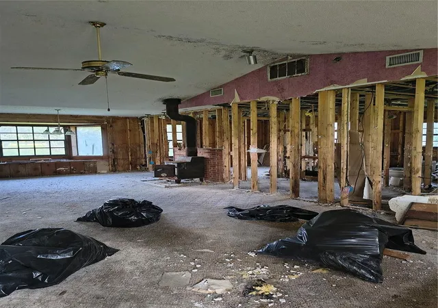 Photo 4 of Single family home for sale at 5125 Lakewood Dr, Dade City, FL 33523 | MLS# TB8540171 | Listing updated on 2026-09-01