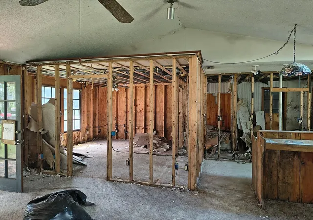 Photo 5 of Single family home for sale at 5125 Lakewood Dr, Dade City, FL 33523 | MLS# TB8540171 | Listing updated on 2026-09-01