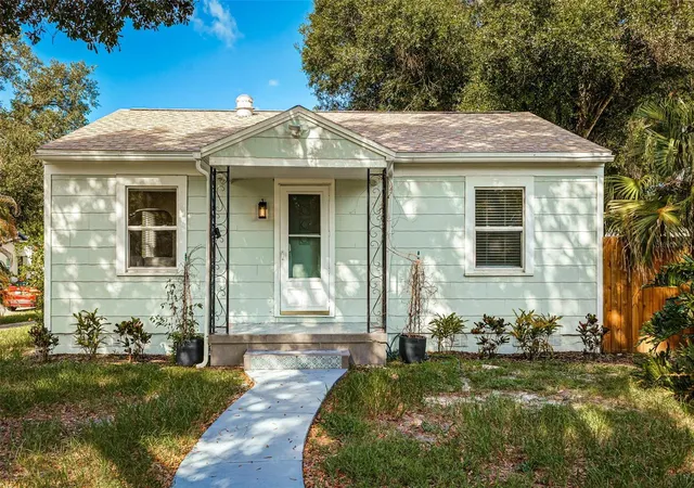 Photo 3 of Single family home for sale at 1419 55th Street S, Gulfport, FL 33707 | MLS# TB8540174 | Listing updated on 2026-10-19