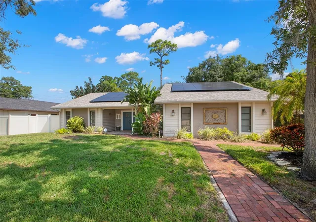 3rd image of 1419 Indian Trl S, Palm Harbor, FL 34683 | MLS# TB8540180