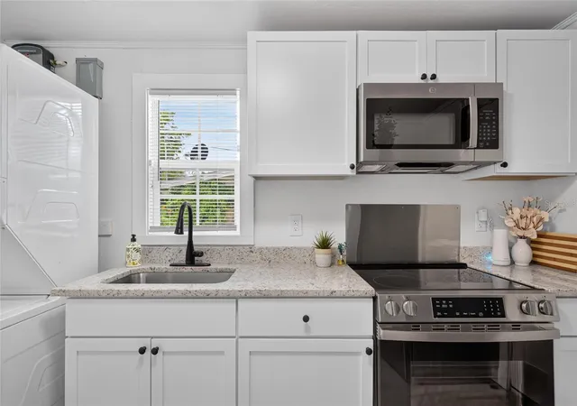 Photo 3 of Single family home for sale at 1545 29Th St, Sarasota, FL 34234 | MLS# TB8540186 | Listing updated on 2026-10-06