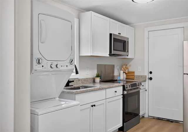 Photo 4 of Single family home for sale at 1545 29Th St, Sarasota, FL 34234 | MLS# TB8540186 | Listing updated on 2026-10-06