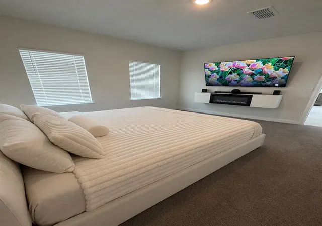 Photo 4 of Single family home for sale at 301 Michigan Pl, Kissimmee, FL 34759 | MLS# O6434723 | Listing updated on 2026-09-29