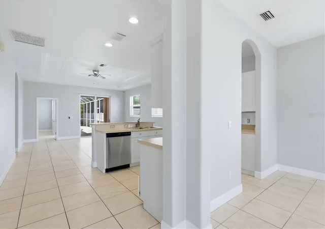 5th image of 5270 Levi Ln, Sarasota, FL 34233 | MLS# A4703392