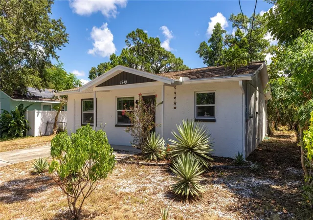 Photo 2 of Single family home for sale at 1949 Trotter Rd, Largo, FL 33774 | MLS# TB8540215 | Listing updated on 2026-09-08