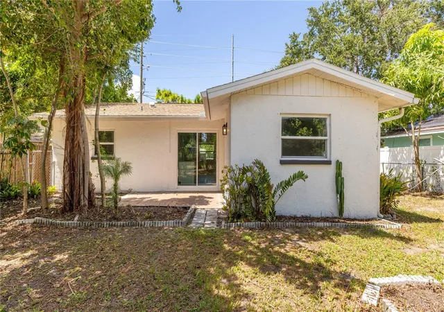 Photo 3 of Single family home for sale at 1949 Trotter Rd, Largo, FL 33774 | MLS# TB8540215 | Listing updated on 2026-09-08