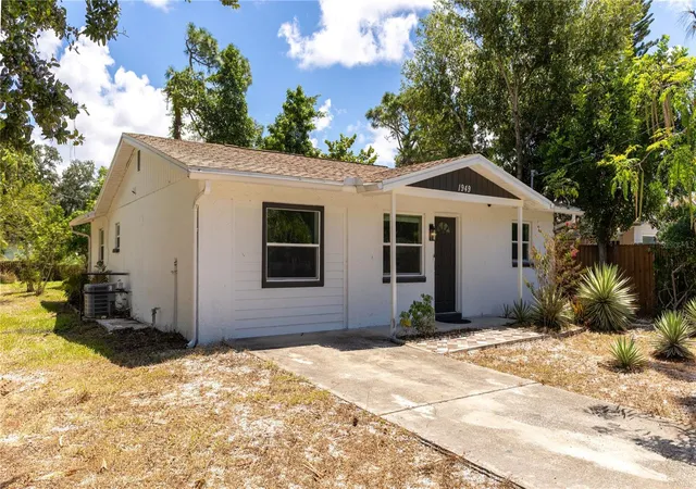 Photo 4 of Single family home for sale at 1949 Trotter Rd, Largo, FL 33774 | MLS# TB8540215 | Listing updated on 2026-09-08