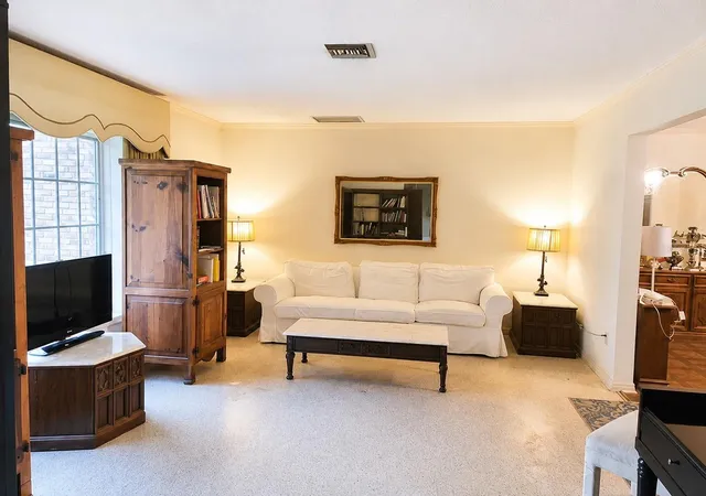 Photo 4 of Single family home for sale at 3513 Marwood Dr, Orlando, FL 32806 | MLS# O6434727 | Listing updated on 2026-09-05