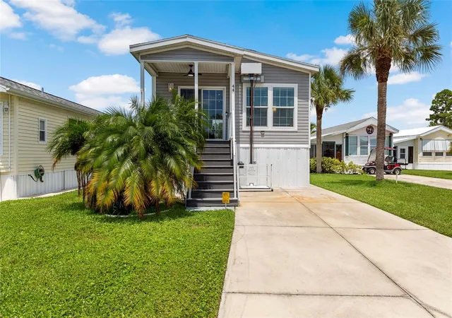 2nd image of 44 Crown Point Dr, Nokomis, FL 34275 | MLS# A4703398