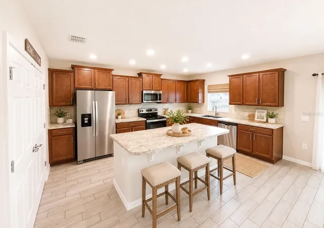 Photo 2 of Single family home for sale at 352 Blue Lake Cir, Kissimmee, FL 34758 | MLS# O6434741 | Listing updated on 2026-09-25