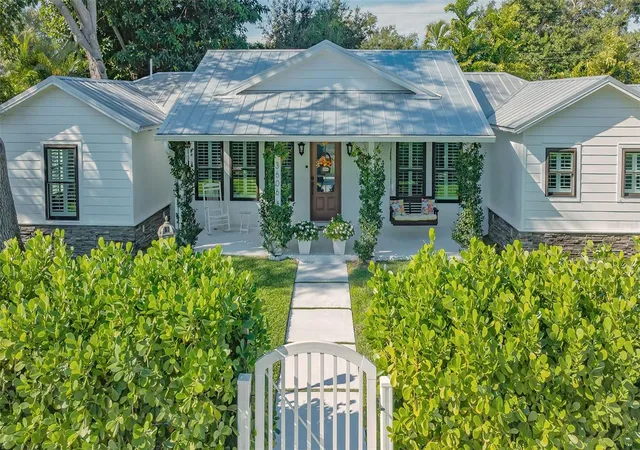 2nd image of 3606 Palonia Ct, Sarasota, FL 34239 | MLS# A4703404
