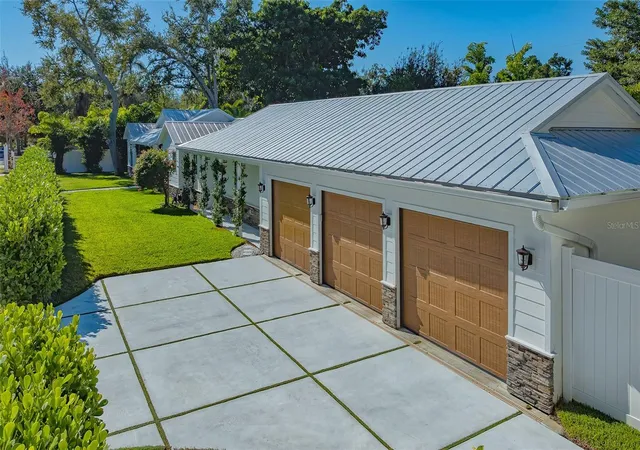 3rd image of 3606 Palonia Ct, Sarasota, FL 34239 | MLS# A4703404