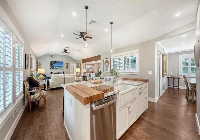 4th image of 3606 Palonia Ct, Sarasota, FL 34239 | MLS# A4703404