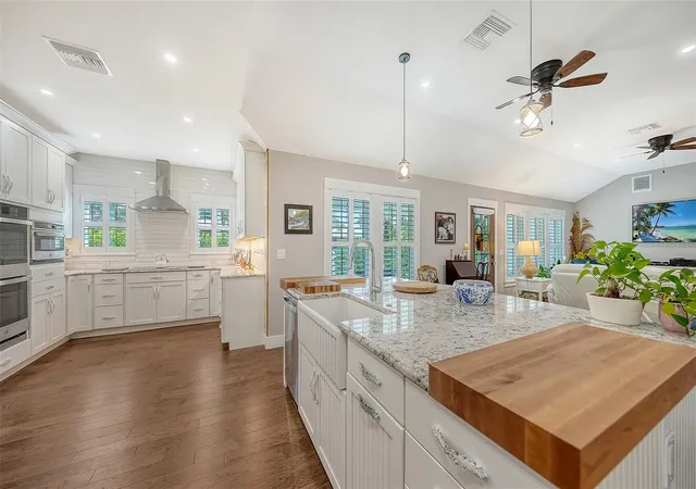 5th image of 3606 Palonia Ct, Sarasota, FL 34239 | MLS# A4703404