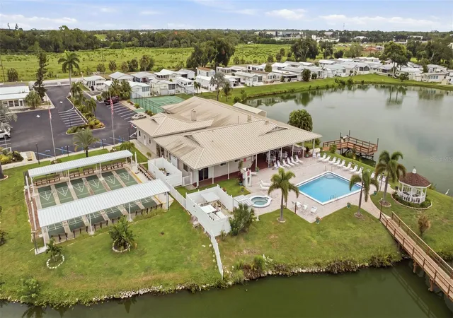 Photo 4 of Manufactured home for sale at 2215 73Rd St E #162, Palmetto, FL 34221 | MLS# A4703405 | Listing updated on 2026-08-28