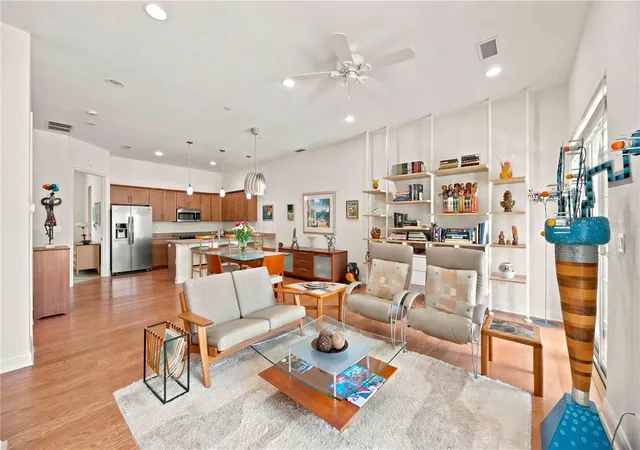 3rd image of 435 Nokomis Ave S #312, Venice, FL 34285 | MLS# A4703408