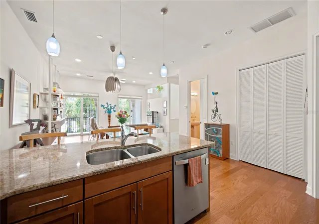 4th image of 435 Nokomis Ave S #312, Venice, FL 34285 | MLS# A4703408