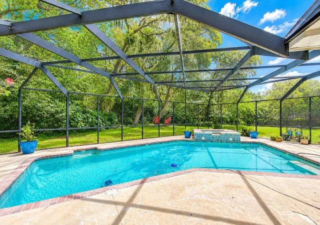 Photo 3 of Single family home for sale at 901 Woodview Dr, Brandon, FL 33511 | MLS# TB8540291 | Listing updated on 2026-10-15