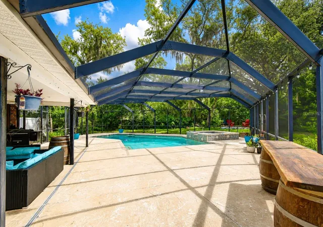 Photo 3 of Single family home for sale at 901 Woodview Dr, Brandon, FL 33511 | MLS# TB8540291 | Listing updated on 2026-10-15